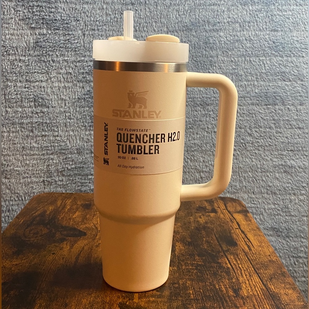 Stanley 30oz The Flowstate Quencher H2.0 Tumbler